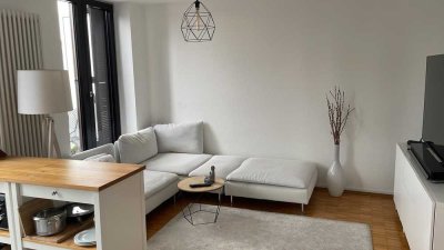 Hochwertig möbliertes Penthouse mit Skyline-Blick in zentraler Innenstadtlage | All-inclusive