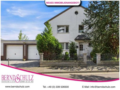Freistehendes Einfamilienhaus in stadtnaher, verkehrsgünstiger Lage mit wunderschönem Garten