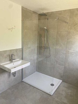 Attraktive, neu renovierte 3-Zimmer-Wohnung mit Balkon Nähe Kircheib/B8