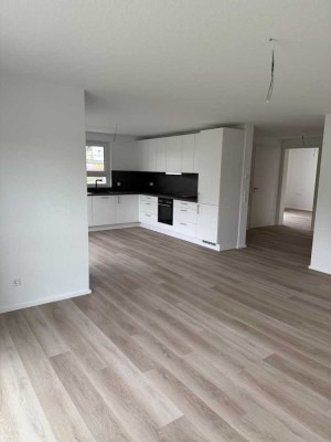 Moderne Neubauwohnung 3-Zimmer-Erdgeschosswohnung (EW4) mit Einbauküche, Balkon und Außenstellplatz