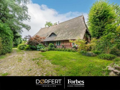 Tangstedt | Einzigartiges, modernisiertes Reetdachhaus von 1699 mit idyllischer Gartenanlage