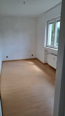 Gepflegte 4-Raum-Wohnung mit Balkon und Einbauküche in Hofheim - Diedenbergen