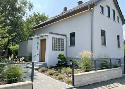 10363 I Modernes saniertes Einfamilienhaus mit Dachterrasse in Frankfurt-Praunheim
