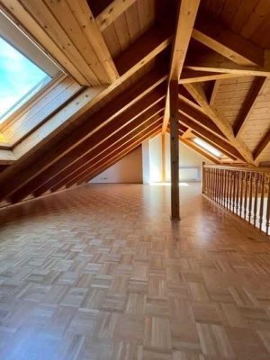 Außergewöhnliche 4,5 Raum Maisonettewohnung im Dachgeschoß ab Sommer zu vermieten