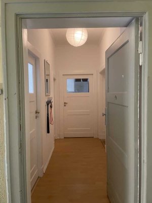 Befristet Möblierte 2,5-Zimmer-Wohnung mit EBK & Loggia
