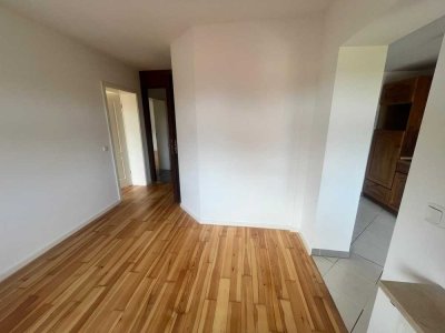 Neuwertige 3.5-Raum-Wohnung mit Balkon und Einbauküche in Hohenschäftlarn-82069