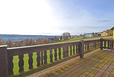 ***Mit traumhaftem Ausblick - schicke 4-Raum-Wohnung in Bernsbach***