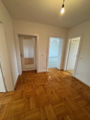 **2 Kaltmieten sparen** Zentrale Dachgeschosswohnung in Krefeld