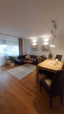 Moderne 3-4 Zimmer Wohnung mit Balkon und Stellplatz