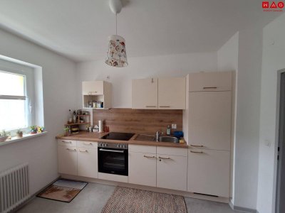 Lichtdurchflutete 3 Zimmer Wohnung mit sonnigem Balkon!