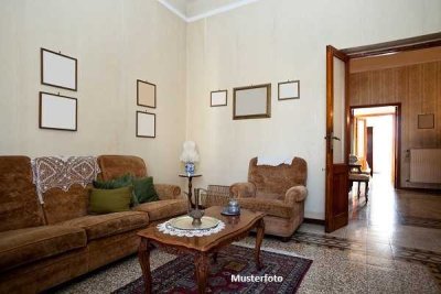 2-Zimmer-Altbau-Wohnung mit Loggia