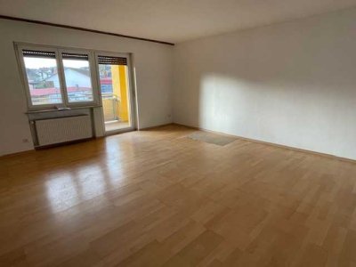 Bitte nur Mailanfragen:  Modernisierte 3 Zimmer-Wohnung mit Balkon in Regenstauf OT Steinsberg (5)