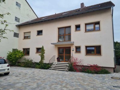 Frisch renovierte helle 4-Zi. Whg. (EG) mit großer Terrasse und direktem Gartenzugang in Viernheim