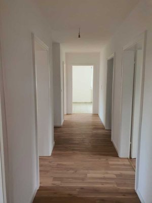 Sanierte 4-Raum-Wohnung mit Balkon in Villenbach