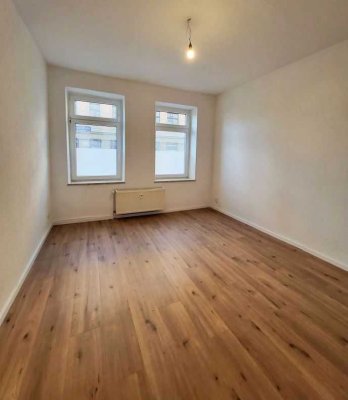 Sonnige & renovierte 2-Zimmer-Erdgeschosswohnung in Uni-Nähe mit großer Terrasse!!!