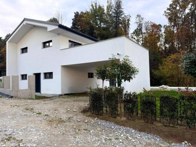 AM WALDRAND ZUHAUSE! Modern, großzügig, in absoluter Ruhe!