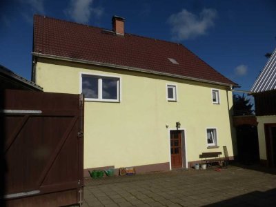 Schönes ländliches Bauerngehöft mit Scheune, Stallgebäude und 5000 qm Land in Falken