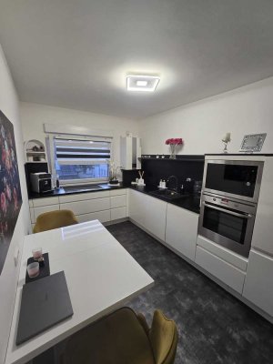 Kernsanierte 3,5-Zimmer-Wohnung | Vollmöbliert & WG-geeignet | Stellplatz | Bottrop-Stadt