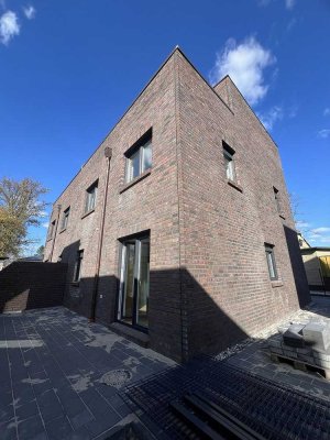 großzügig & durchdacht: 5,5 Zi. Neubau - Erstbezug - DHH mit Dachterrasse und Wärmepumpe