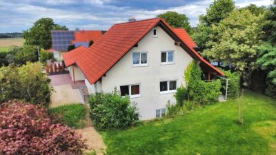 Großzügiges freistehendes Einfamilienhaus mit großem Grundstück in ruhigem Wohngebiet in Attenweiler
