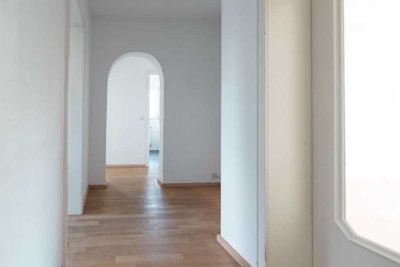 Hochwertige 3-Zimmer-Wohnung mit Balkon, Garage & neuer Einbauküche - ab 01.10.2025 zu vermieten!
