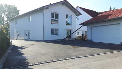 Neuwertiges, Gepflegtes Einfamilienhaus (DHH) mit Doppelgarage in Lachen