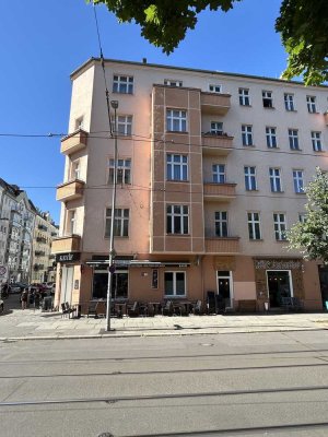 Charmante 2-Zimmer-Altbauwohnung mit Balkon in Friedrichshain