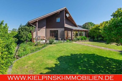 ! Großzügiges Einfamilienhaus mit sonnigem Garten und Vollkeller !