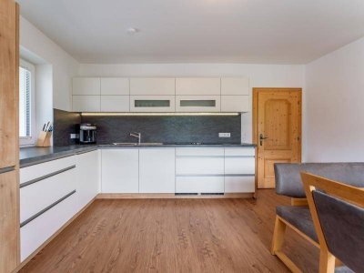 moderne helle Wohnung mit 3 Schlafzimmern zu Vermieten