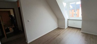 Nach Renovierung!! Schöne Dachgeschosswohnung mit Balkon zu vermieten