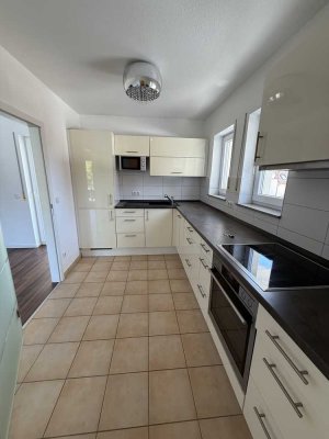 Tolle 3-Zimmer-Wohnung mit 2 Balkonen und Garage - in begehrter Lage von Maikammer!