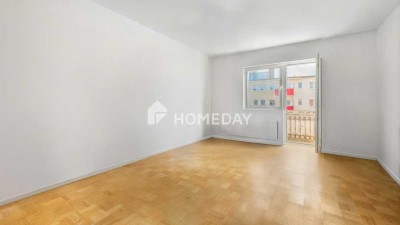 Sanierte Drei-Zimmer-Wohnung mit Balkon, Einbauküche, Stellplatz und Keller