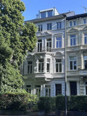 Helle Wohnung in denkmalgeschütztem Haus zwischen Lousberg und Innenstadt mit EBK und Garten