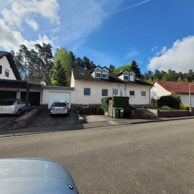 2-Fam.-Haus mit schönem Garten direkt am Waldrand