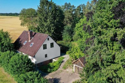 Zweifamilienhaus auf großem idyllischen und uneinsehbaren Eckgrundstück