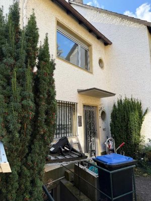 GODESBERG / LANNESDORF: Kleines Einfamilienreihenhaus mit Sanierungsbedarf