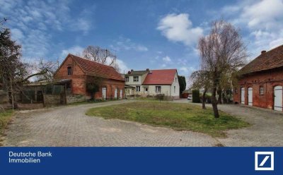 Wohnhaus mit grossem Garten und weitläufiger Hofanlage einer früheren Landwirtschaft