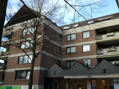 Gemütliche Dachgeschosswohnung Terrasse / Aufzug stadtnahe, ruhige Zentrumslage in Solingen-Ohligs
