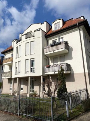 Preußisches Viertel: Helle 4-Zimmer Wohnung im ersten Obergeschoss mit Balkon und Lift