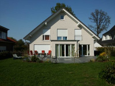 Nur an Privatinteressenten: Exklusives EFH mit 6 Zi., Vollkeller (Praxis) und viel Zusatzplatz im DG