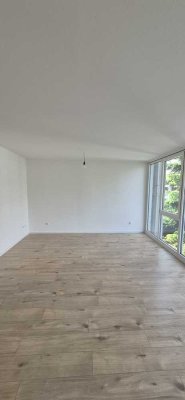 Top sanierte Wohnung mit großer Fensterfront