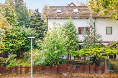 Renovierte Doppelhaushälfte bahnhofsnah in Lichtenrade - Mit Einbauküche, ausgebautem Dach u.v.m.