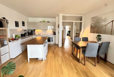 Wasserlage - exklusive 3 Zimmer Dachgeschosswohnung im Oldenburger Hafen
