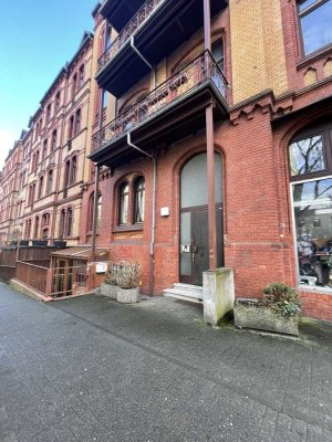 Charmante 3,5-Zimmer-Souterrainwohnung im Denkmal mit Wintergartencharakter in Wiesbaden Westend