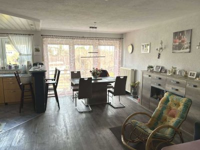 Wunderbare 2-geschossige Wohnung mit Garten