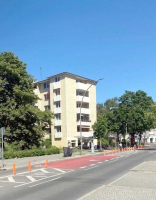 4-Zimmer-Wohnung mit Balkon in Berlin-Schöneberg,  4. OG mit Aufzug