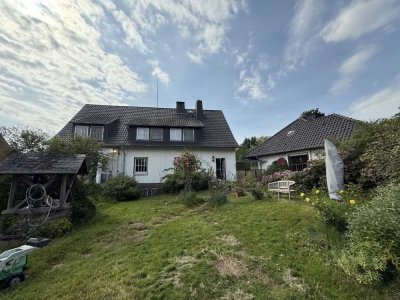 Zwei nebeneinanderliegende Wohnhäuser in Rinteln OT Krankenhagen