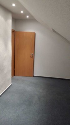 Schöne 2-Zimmer-Dachgeschoßwohnung mit Einbauküche in Bielefeld