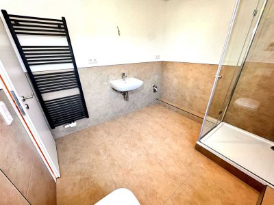 Provisionsfrei - Renovierte 2 Zimmer Wohnung mit Terrasse und Stellplatz in Heßdorf