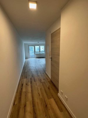 Moderne 1 Zi. Wohnung mit großem Balkon und TG Stellplatz